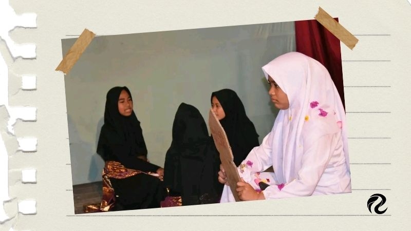 menjadi sutradara rampak puisi